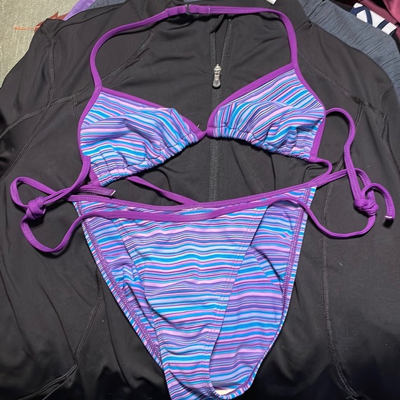 Bikini - Picture 1 of 6